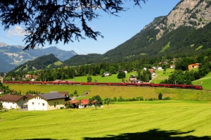 Avusturya Sarp Dağları Yeşil Doğa Manzaraları Kanvas Tablo