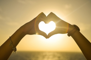 Kalp Yapan Eller Aşk & Sevgi Kanvas Tablo