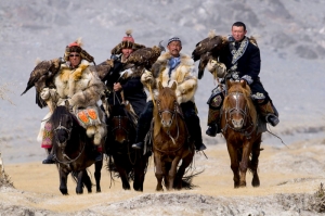 Kazak Türkleri 3 Kartalla Avlanma Fotoğraf Kanvas Tablo