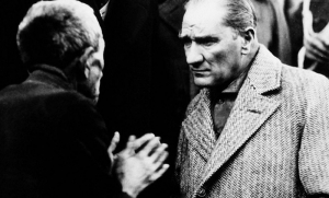 Mustafa Kemal Atatürk Köylü Dinliyor Kanvas Tablo