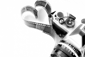 Retro Fotoğraf Makinası ve Film Kalp Aşk & Sevgi Kanvas Tablo