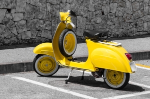 Sarı Vespa Motorsiklet Araçlar Kanvas Tablo