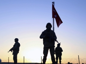 Türk Askeri ve Şanlı Bayrak Nöbet Askeri Kanvas Tablo