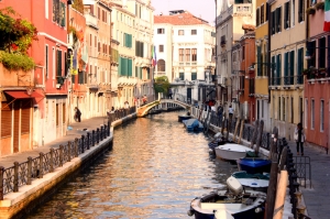Venedik Dar Eski Sokaklar Renkli Evler Gondol İtalya Yaratıcı Müthiş Fotoğraflar-19 Dünyaca Ünlü Şehirler Kanvas Tablo