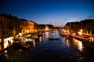 Venedik Dar Eski Sokaklar Renkli Evler Gondol İtalya Yaratıcı Müthiş Fotoğraflar-23 Dünyaca Ünlü Şehirler Kanvas Tablo