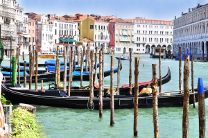 Venedik Dar Eski Sokaklar Renkli Evler Gondol İtalya Yaratıcı Müthiş Fotoğraflar-34 Dünyaca Ünlü Şehirler Kanvas Tablo